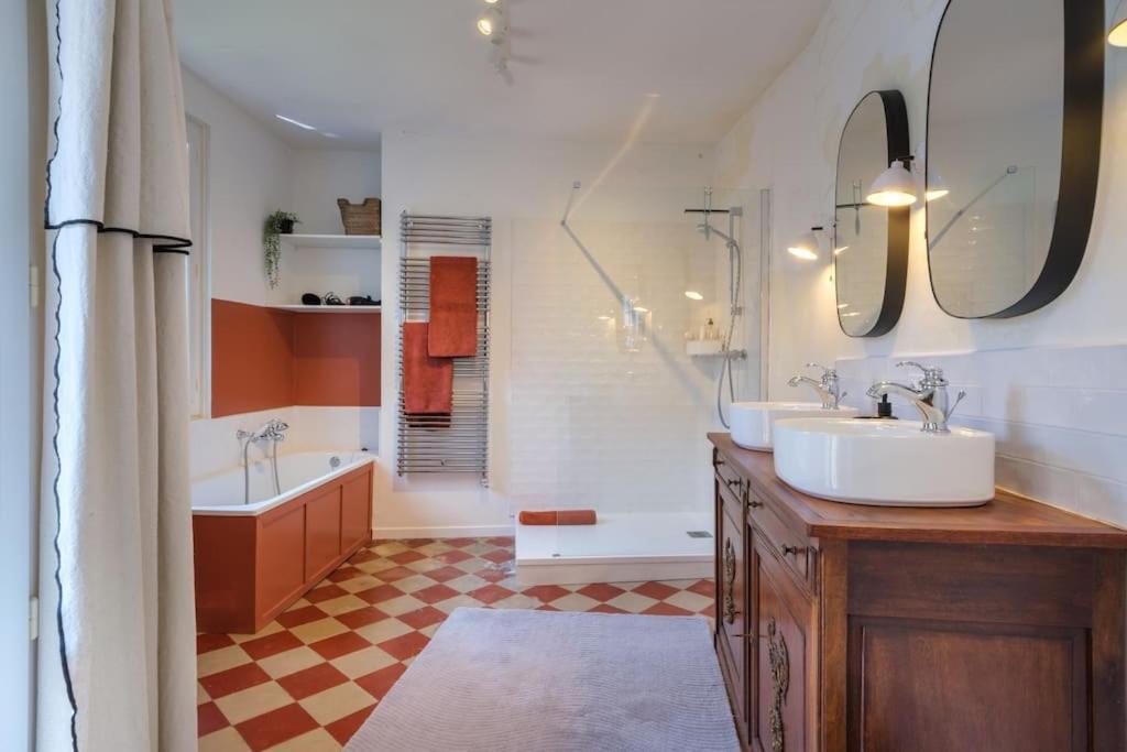 Appartement Avec Son Patio Dans Centre Historique De Bourg Ngoại thất bức ảnh