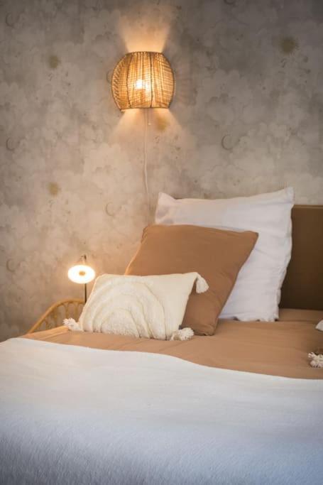 Appartement Avec Son Patio Dans Centre Historique De Bourg Ngoại thất bức ảnh