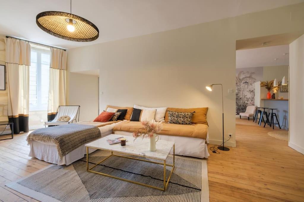 Appartement Avec Son Patio Dans Centre Historique De Bourg Ngoại thất bức ảnh