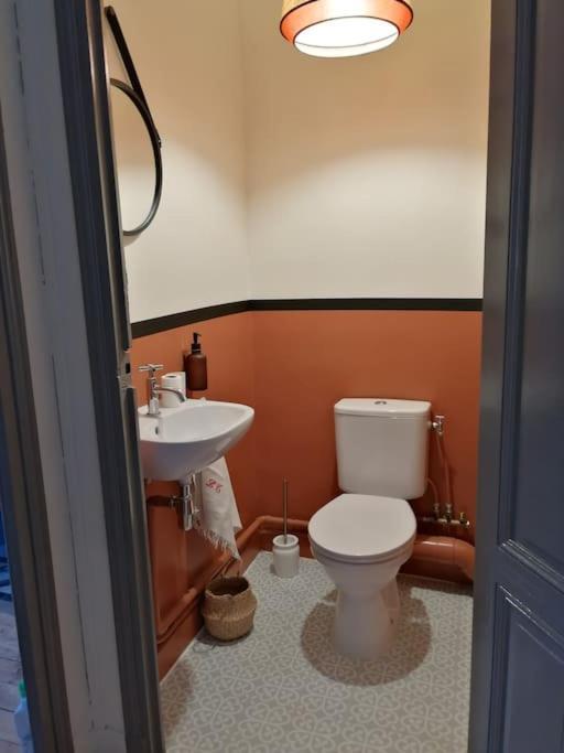 Appartement Avec Son Patio Dans Centre Historique De Bourg Ngoại thất bức ảnh
