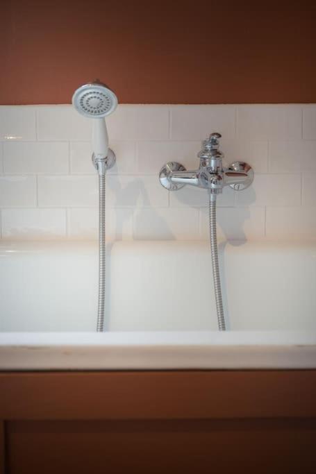 Appartement Avec Son Patio Dans Centre Historique De Bourg Ngoại thất bức ảnh
