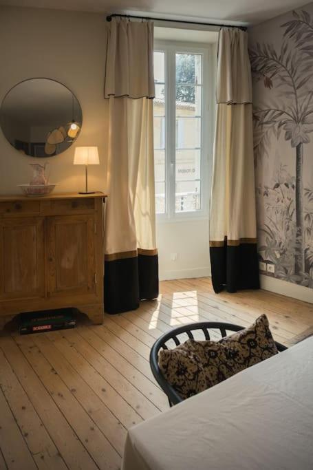 Appartement Avec Son Patio Dans Centre Historique De Bourg Ngoại thất bức ảnh