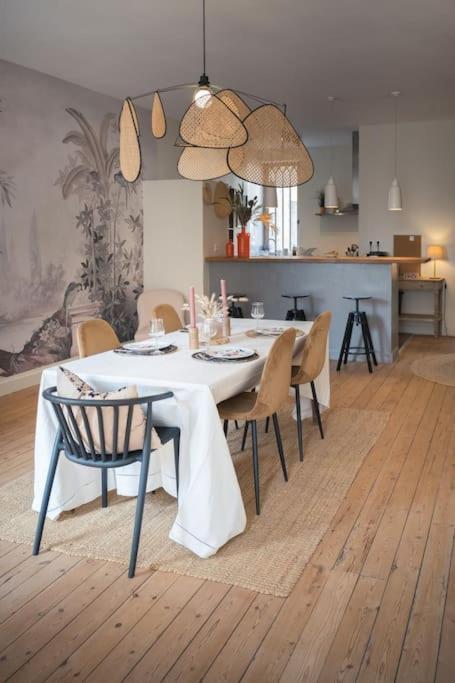 Appartement Avec Son Patio Dans Centre Historique De Bourg Ngoại thất bức ảnh