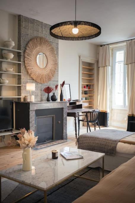 Appartement Avec Son Patio Dans Centre Historique De Bourg Ngoại thất bức ảnh