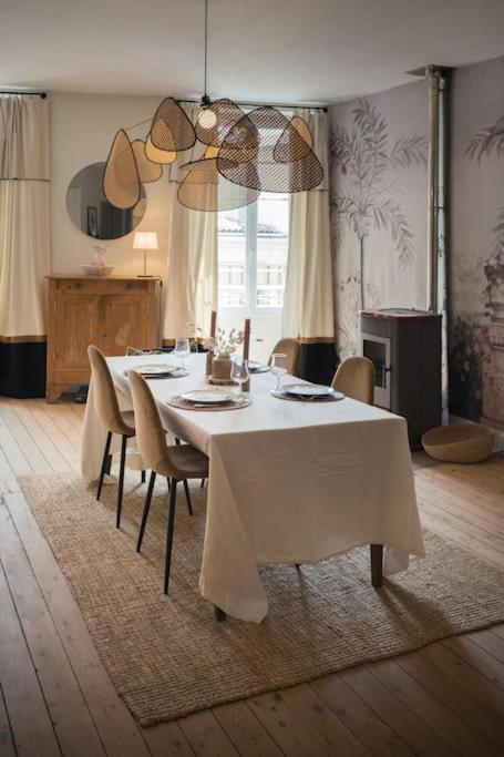 Appartement Avec Son Patio Dans Centre Historique De Bourg Ngoại thất bức ảnh