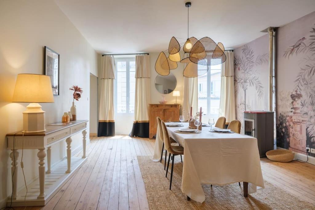 Appartement Avec Son Patio Dans Centre Historique De Bourg Ngoại thất bức ảnh